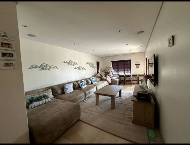 4 BEDROOM FLAT FOR SALE IN PEACEHAVEN